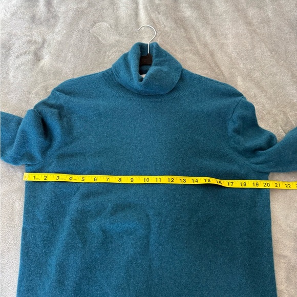 PURE Ccllection 100% Cashmere Teal Turtleneck Sweater Size 8/10 M Cozy Luxury - Picture 7 of 11